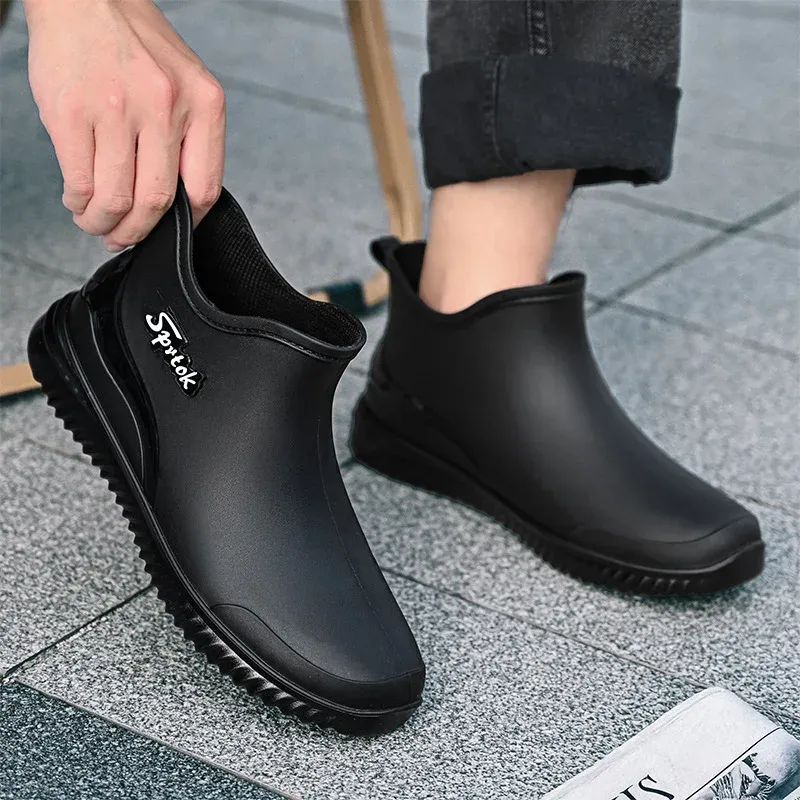 Knöchel-Regenstiefel für Herren, integrierte Formung, einfache wasserdichte Regenschuhe, Zähigkeit, rutschfest, Angeln auf der Arbeit, Camping, wasserdicht