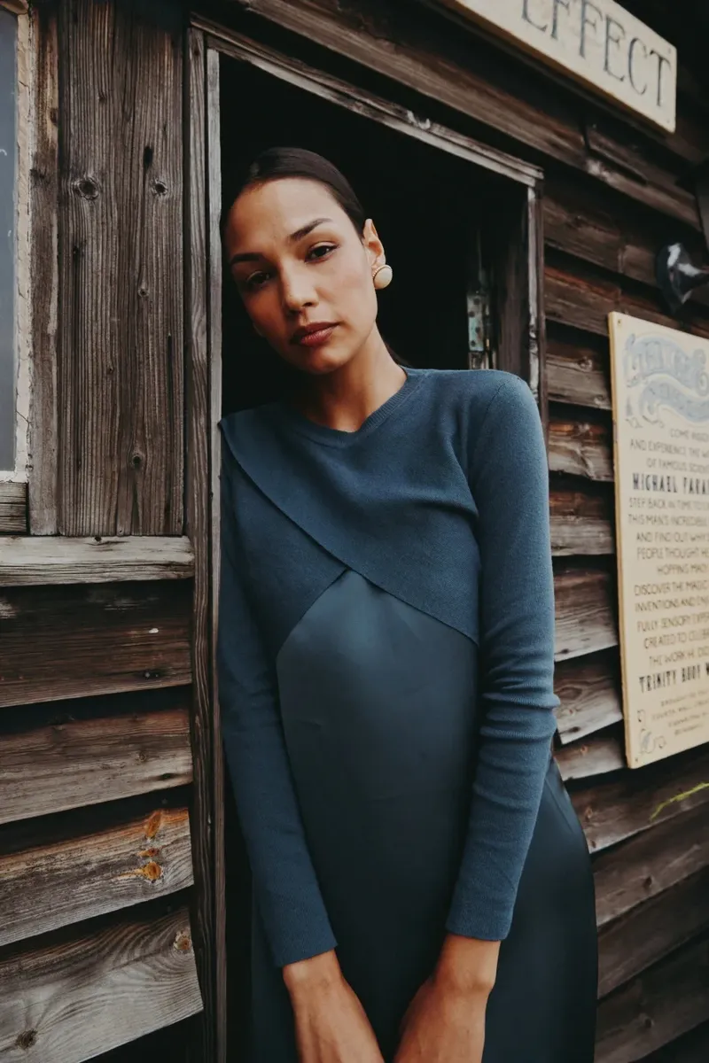 AS AW25 elegantes Slip-Satinkleid + gestricktes Kreuzoberteil + Stehkragen-Damenbekleidungsset, verstellbare Maxi-Bodenlänge