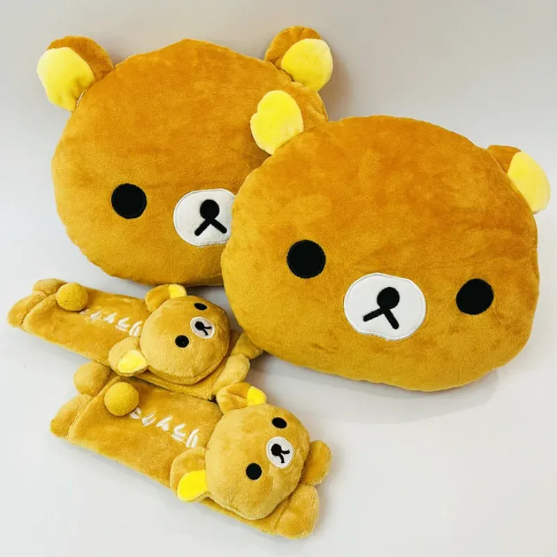 Kawaii Rilakkuma Soft Bear Gefüllte Puppe Auto Nacken Kopfstütze Kissen mit Sicherheitsgurt Kinderfreundliches Schulterkissen für Reisegeschenke