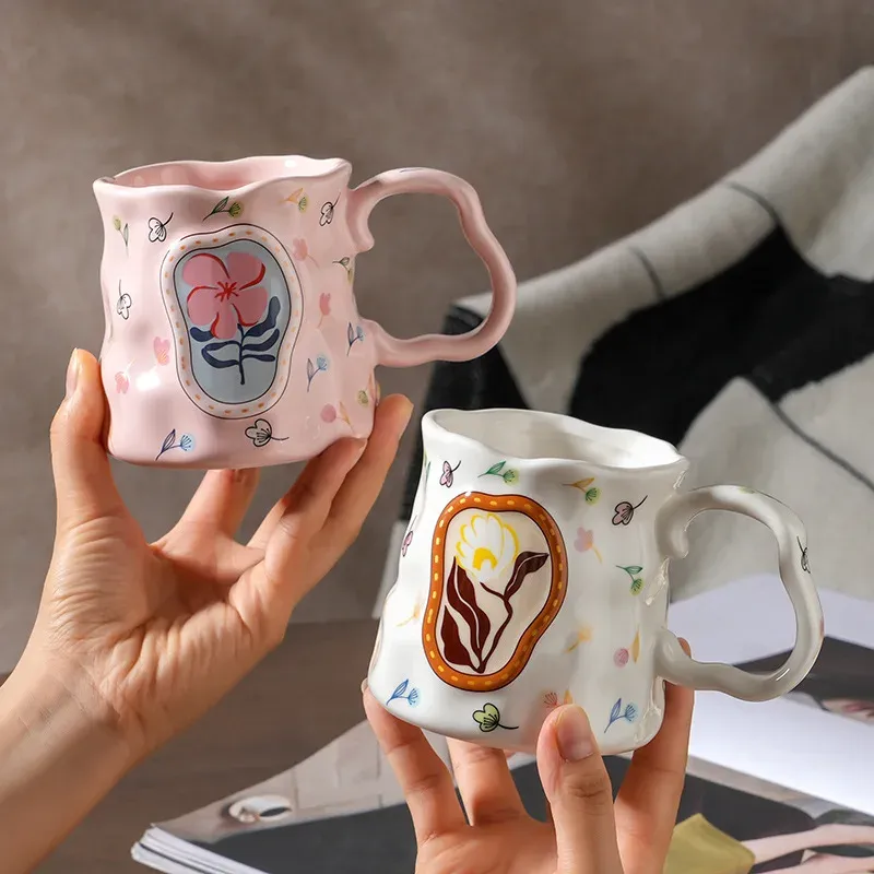 Keramikbecher, Blume, handgefertigt, geformt, verträumtes Premium-Design, hochwertige Kaffeetasse zum Frühstück, Wassertasse, einzigartiges Souvenir-Geschenk
