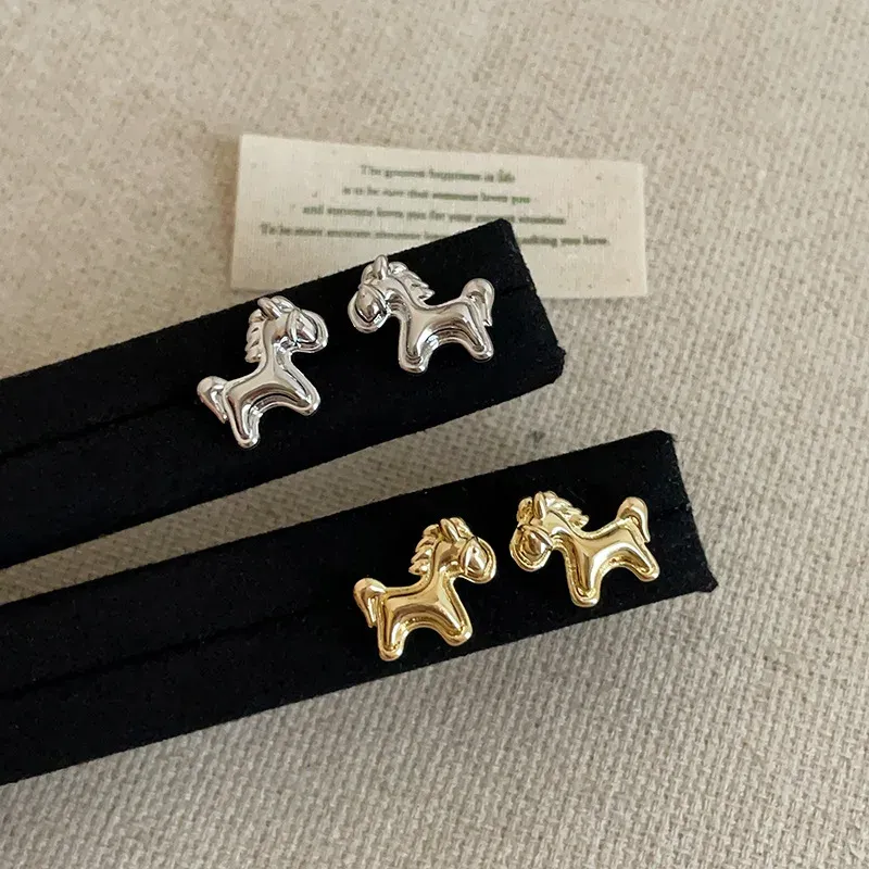 Minar Einzigartiges Design, metallisches Cartoon-Tier, Colt-Pferd, Statement-Ohrringe für Frauen und Mädchen, vergoldeter, versilberter Legierungsschmuck