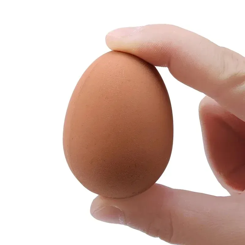 1 Stück Neuheit Hüpfereier Realistische gefälschte Gummi-Hüpfbälle Modell Bauernhof Huhn Nesting Henne Schlüpenei Haustierspielzeug Streich Witz