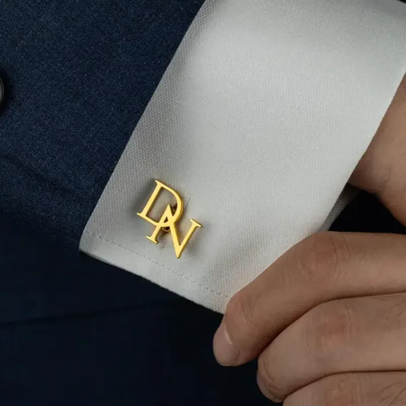Personalisierte individuelle Manschettenknöpfe aus Edelstahl mit Erstbuchstaben für die Hochzeit des Bräutigams. Manschettenknöpfe für Herren als Geschenk für Ihn