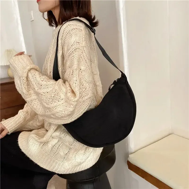 Einfarbige Brusttasche für Männer und Frauen für große Kapazität, Reise-Umhängetasche, weibliche Halbmondtasche, tägliche, mit Baumwolle gefüllte Umhängetasche