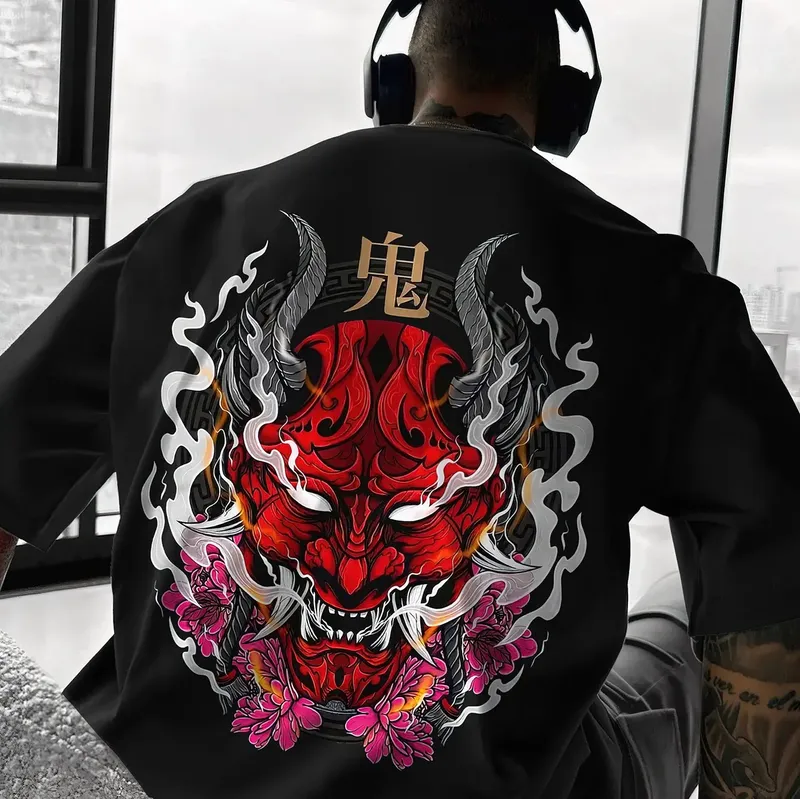 Demon Oni Mask Grafik-T-Shirt, koreanisches K-Drama-inspiriertes koreanisches Wellen-Design, lebendiges rotes schwarzes koreanisches Popkultur-T-Shirt für den Sommer