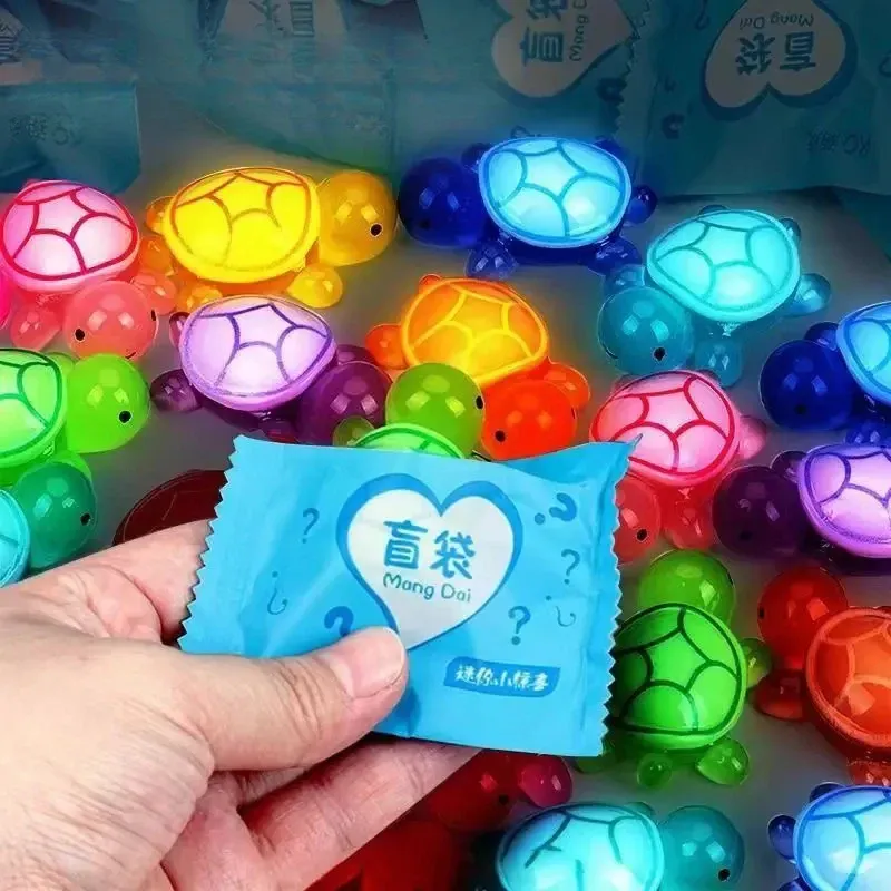 100er-Pack Mini-Glühen im Dunkeln, Meeresschildkrötenfiguren – realistische mehrfarbige Harzornamente für Aquarien, Heimwerker, Partygeschenke