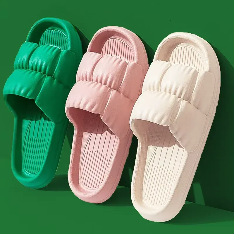 Frauen Weiche Sohle Wolke Hausschuhe Verdicken Plattform Indoor Outdoor Strände Sandalen Sommer EVA Rutschfeste Flip-Flops 2025, Neue Großhandel