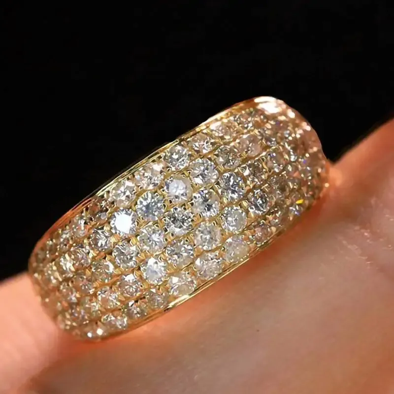 Huitan Luxus Dame Gold Farbe Ring Voll Glänzenden Zirkonia Elegante Hochzeit Zubehör Trendy Weibliche Finger Schmuck für Party