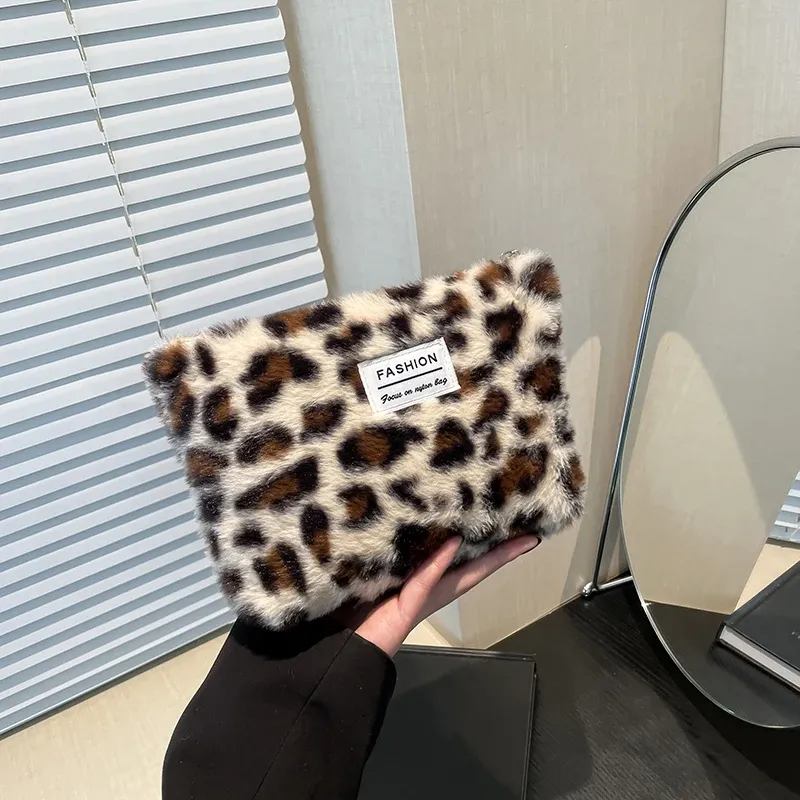 Make-up-Tasche aus Plüsch mit Leopardenmuster, tragbare Reise-Kulturtasche mit großem Fassungsvermögen, Kosmetik-Clutch, Premium-Aufbewahrungstasche