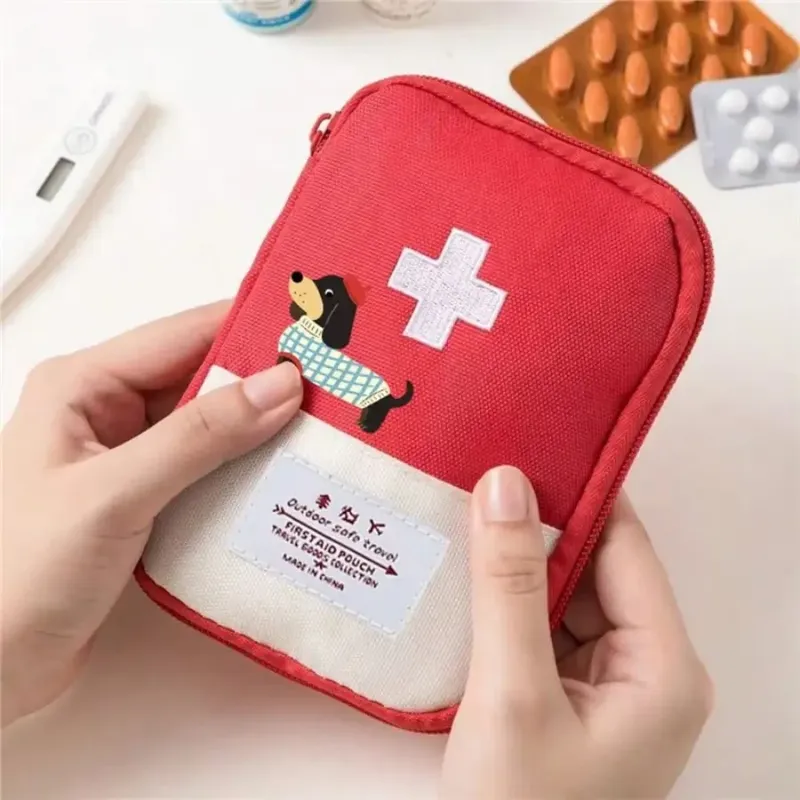 1Pc Cartoon Dackel Druck Kompakte Reise Medizin Organizer Familie Medizin Tasche Tragbare Erste Hilfe Kit für Home Business Trips