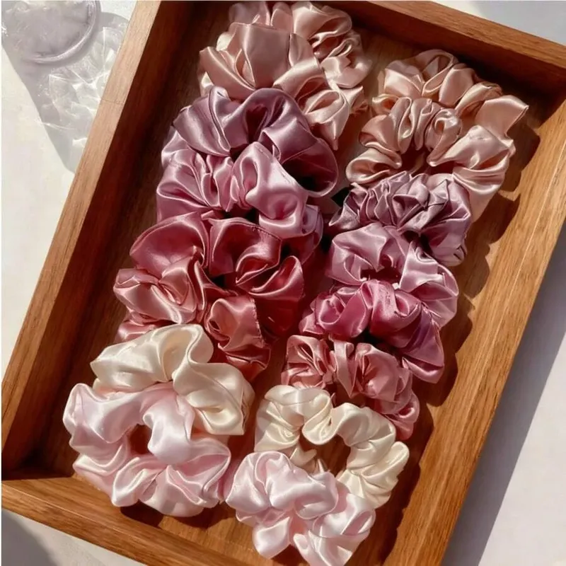 16-teiliges Set aus Haargummis aus weichem Satin in rosa und braunen Farben |   Geeignet zum Tragen in allen Einstellungen