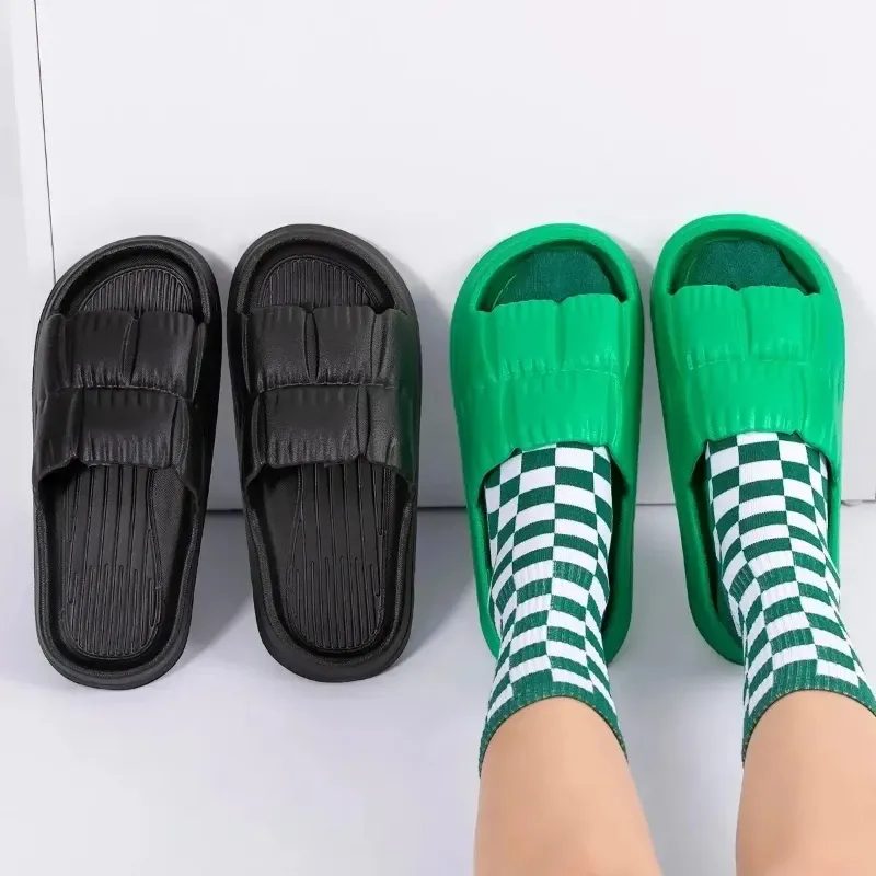 2025 neue Frauen Weiche Sohle Wolke Hausschuhe Dicke Plattform Indoor Outdoor Strand Sandalen Sommer EVA Rutschfeste Flip-Flops