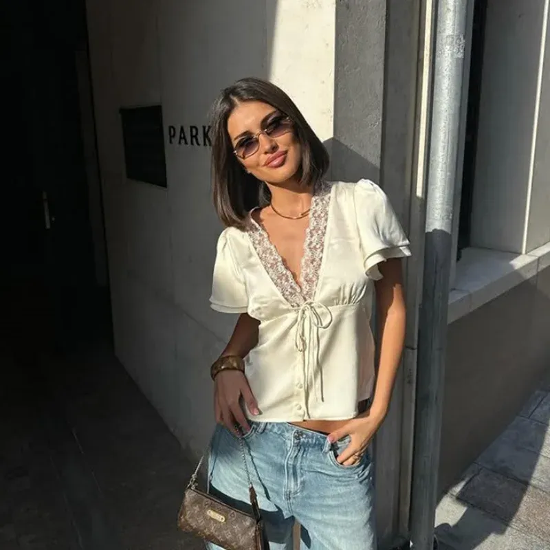 Damen Einfarbige Spitzen-Tops V-Ausschnitt Kurzarm Satin Slim Regular Streetwear T-Shirts Damen Sommer Pure Desire Hot Girl T-Shirts 2026