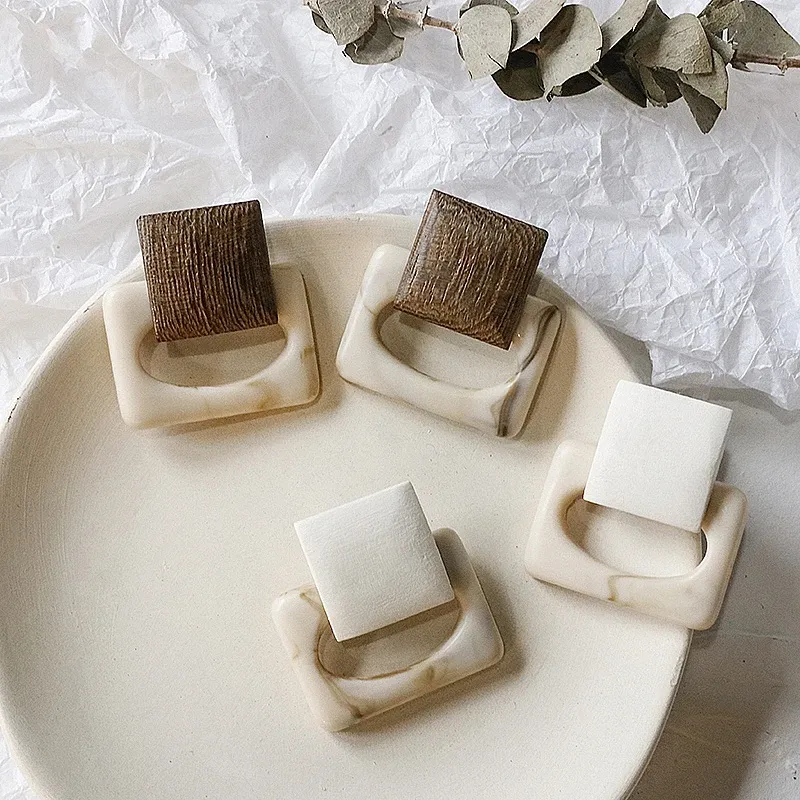 AENSOA Ungewöhnliche Damen-Ohrringe aus Acryl, Statement-Ohrringe mit geometrischem quadratischem Anhänger, trendiger baumelnder Ohrring, Schmuck, Geschenk 2021