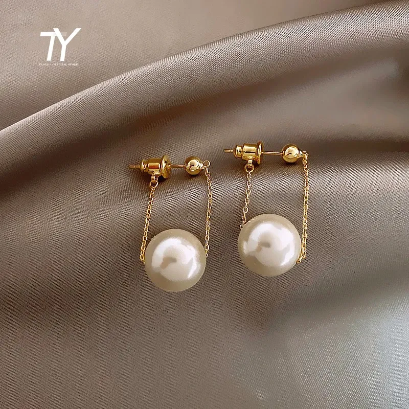 Einfache elegante kleine Perle Anhänger Ohrringe für Frau 2020 neue Modeschmuck Party Damen ungewöhnliche baumelnde Ohrringe Zubehör