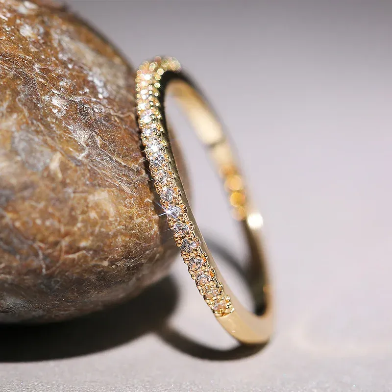 Huitan Neue Minimalistische Dünne Ringe für Frauen Hochzeit Brillante Kubikzircon Hohe Qualität Vielseitig Weibliche Finger Ring Schmuck