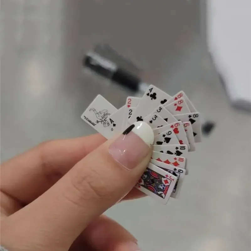 Lustige süße Mini-Spielkarten, Pokerspiele, super kleine Karten, Parodie, Geschenke, Reisespielzeug, Streich-Requisiten, Puppenhaus, Miniatur-Poker-Karte