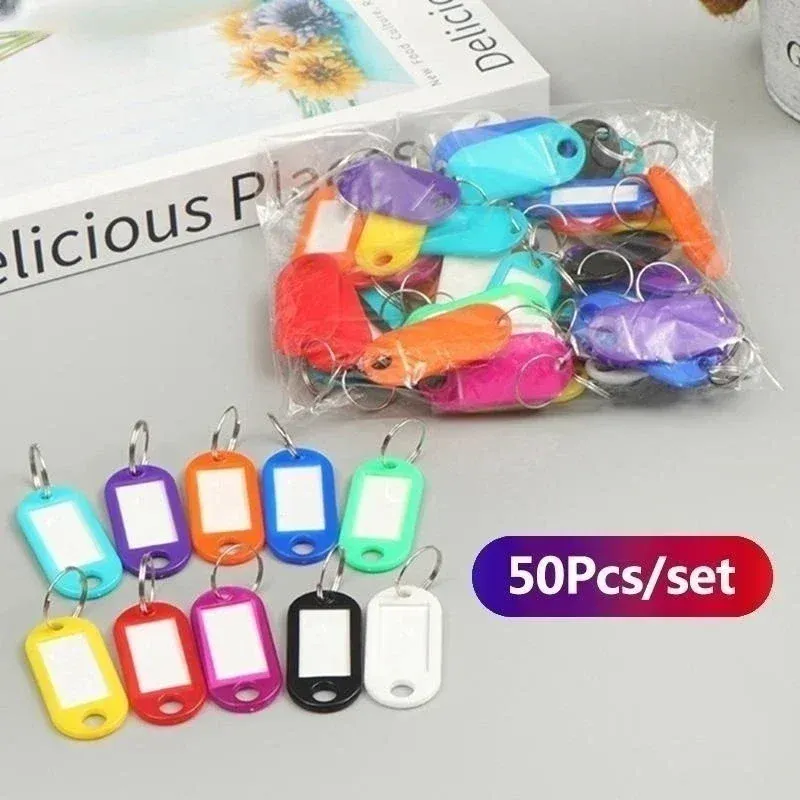 50 Stück bunte Kunststoffanhänger, Hotelnummer, Klassifizierungskarte, Schlüsselanhänger, Etikett, Name, Gepäckanhänger, ID-Namensschilder mit geteiltem Ring