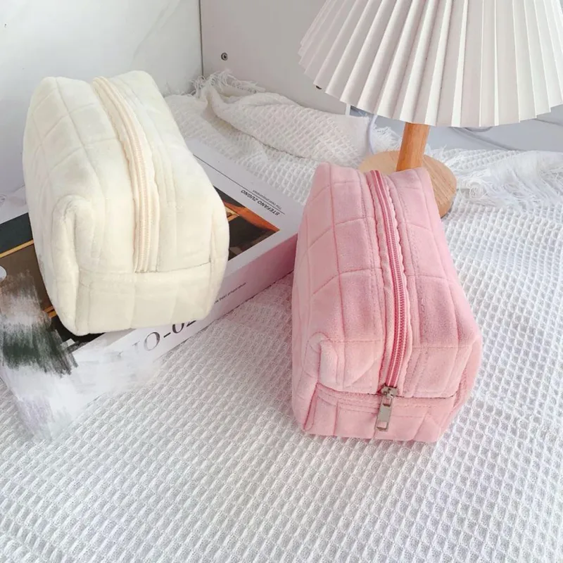 Niedliche Plüsch-Make-up-Tasche für Frauen, tragbar, für Reisen, kleine Kosmetiktaschen, einfarbig, mit Reißverschluss, Kulturbeutel, Waschbeutel, Aufbewahrungstaschen