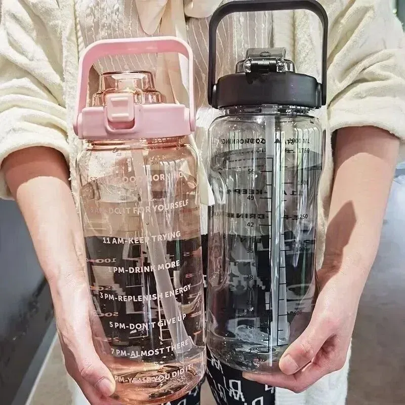 Tragbare 2-Liter-Wasserflasche mit Strohhalm und Zeitmarkierung, Kunststoff-Trinkflasche mit großem Fassungsvermögen für Outdoor-Sport und Fitness