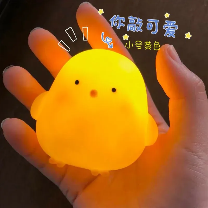 Küken Puppe Kleines Nachtlicht Elektronisches Leuchtendes Spielzeug Anime Figur Warmes Licht Atmosphäre Dekoration Niedliche Form Kinder Geschenk