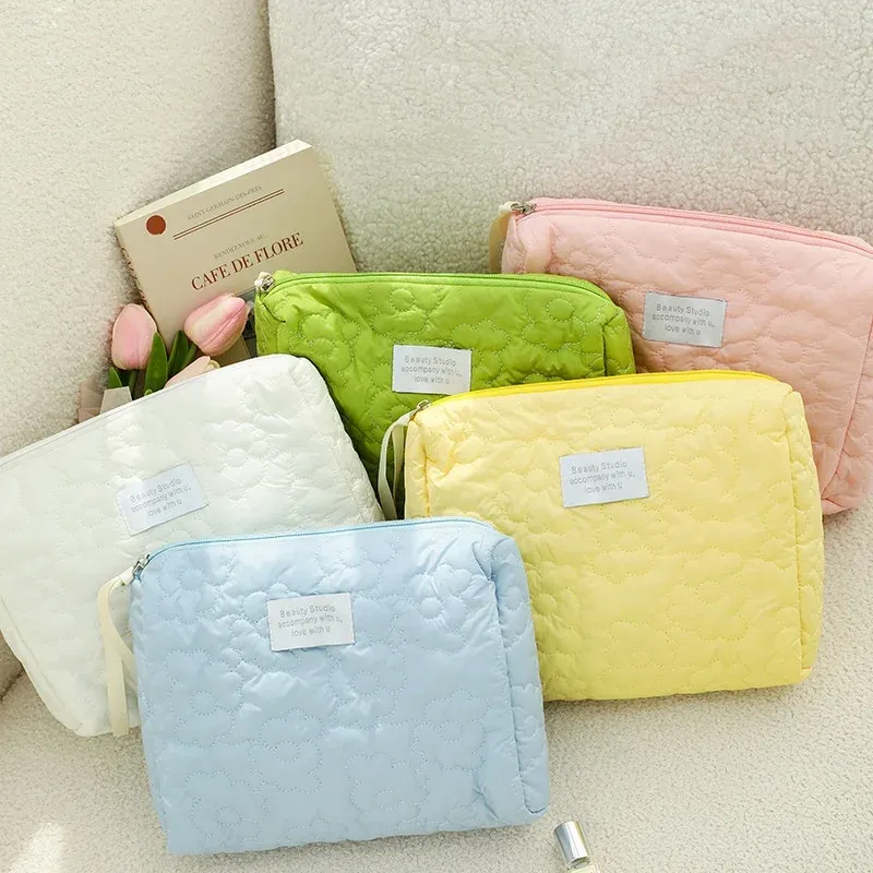 Quilting Flower Kosmetiktasche mit großem Fassungsvermögen, wasserdichte tragbare Aufbewahrungstasche, Reise-Make-up-Tasche