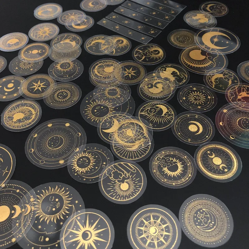 70 Stück glitzernde goldene PET-Klebeaufkleber, wasserfest, transparentes Etikett: SUN MOON Stars usw