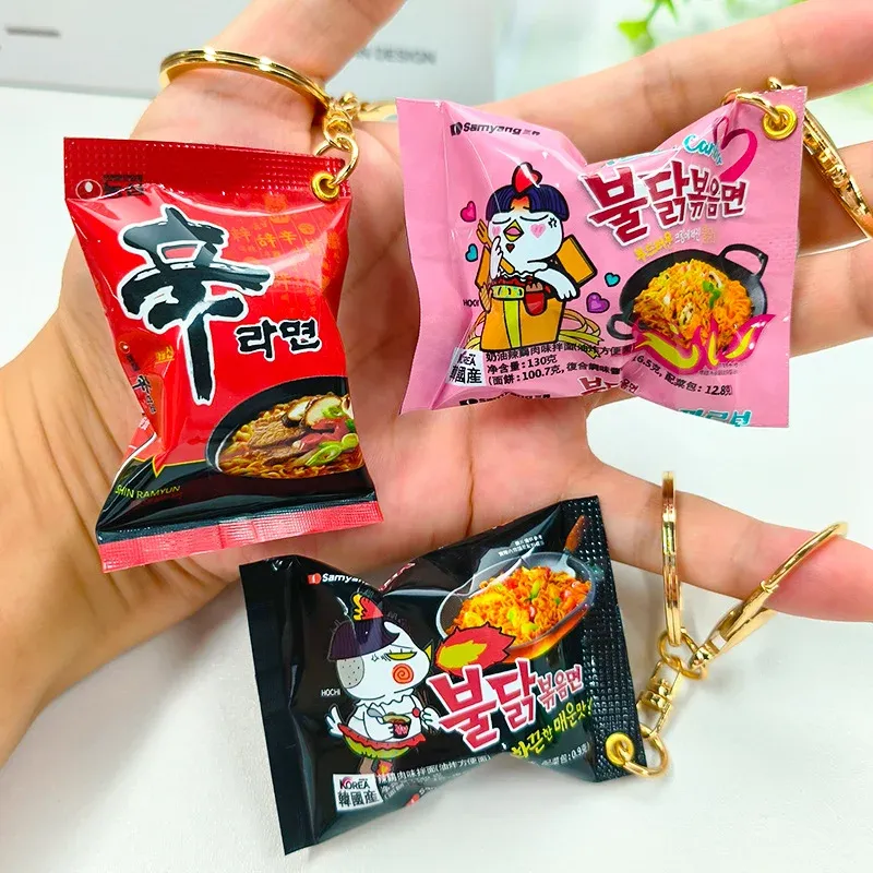 Simulation Instant-Nudeln Schlüsselanhänger am Telefon Mini Snacks Anhänger Taschenanhänger Weihnachtsgeschenke für das neue Jahr