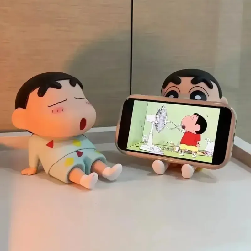 Crayon Shin-Chan Figuren Telefonhalter Kawaii Anime Desktop Ornamente Cartoon Fernsehen Telefon Unterstützung Niedliche Puppendekorationen