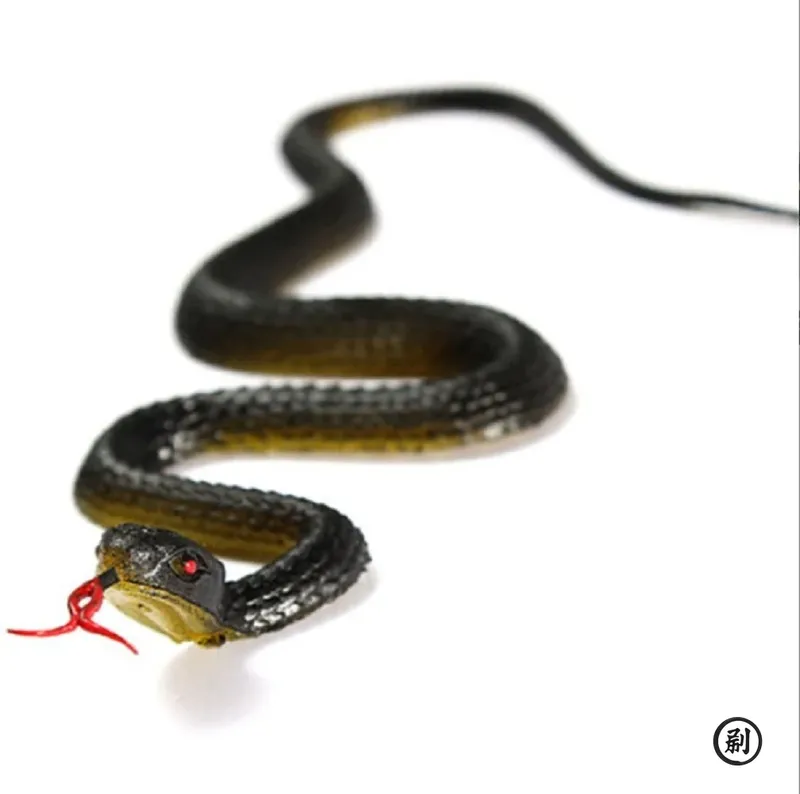 45 cm Gefälschte Realistische Gummi Spielzeug Schlange Simulation Anaconda Scary Halloween Zu Erschrecken Vögel Requisiten Streich Trick Spielzeug Zubehör