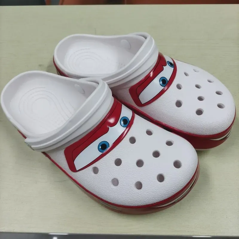 Mcqueens Pixar Cartoon Solide Wasserdichte Hausschuhe Outdoor Sand Sandalen Lässige Atmungsaktive Ankle-Wrap Eva Erwachsene Schuhe Geschenk