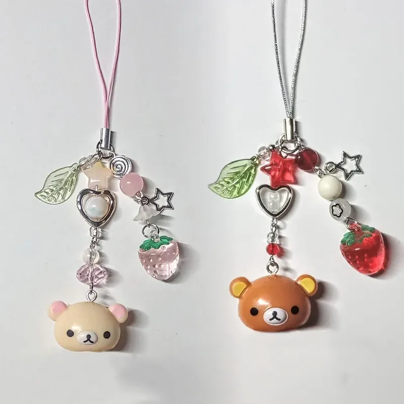 Niedlicher Glockenbär-Anhänger, passende Handyanhänger, Schlüsselanhänger, Y2K, handgefertigt, Rilakkuma, Erdbeere, Perlen, Accessoires, Schmuck, Paar-Geschenke