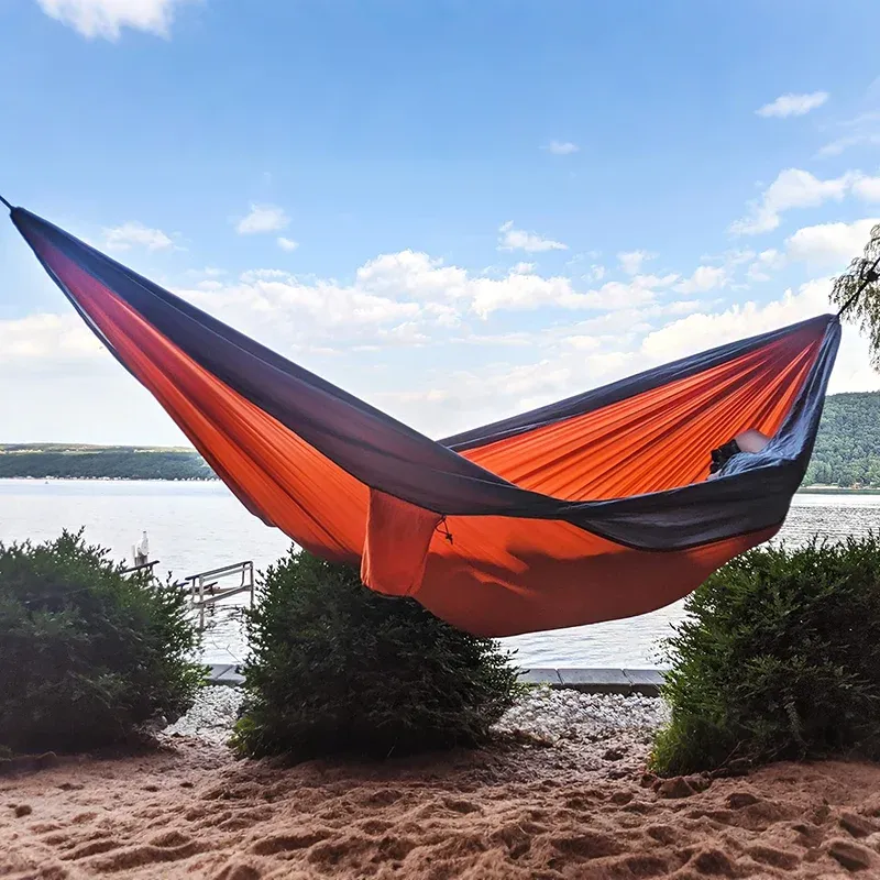 Camping-Hängematte, tragbares Fallschirm-Nylon-Hängebett mit 2 Baumgurten, geeignet für Rucksackreisen, Strand, Innenhof und Terrasse